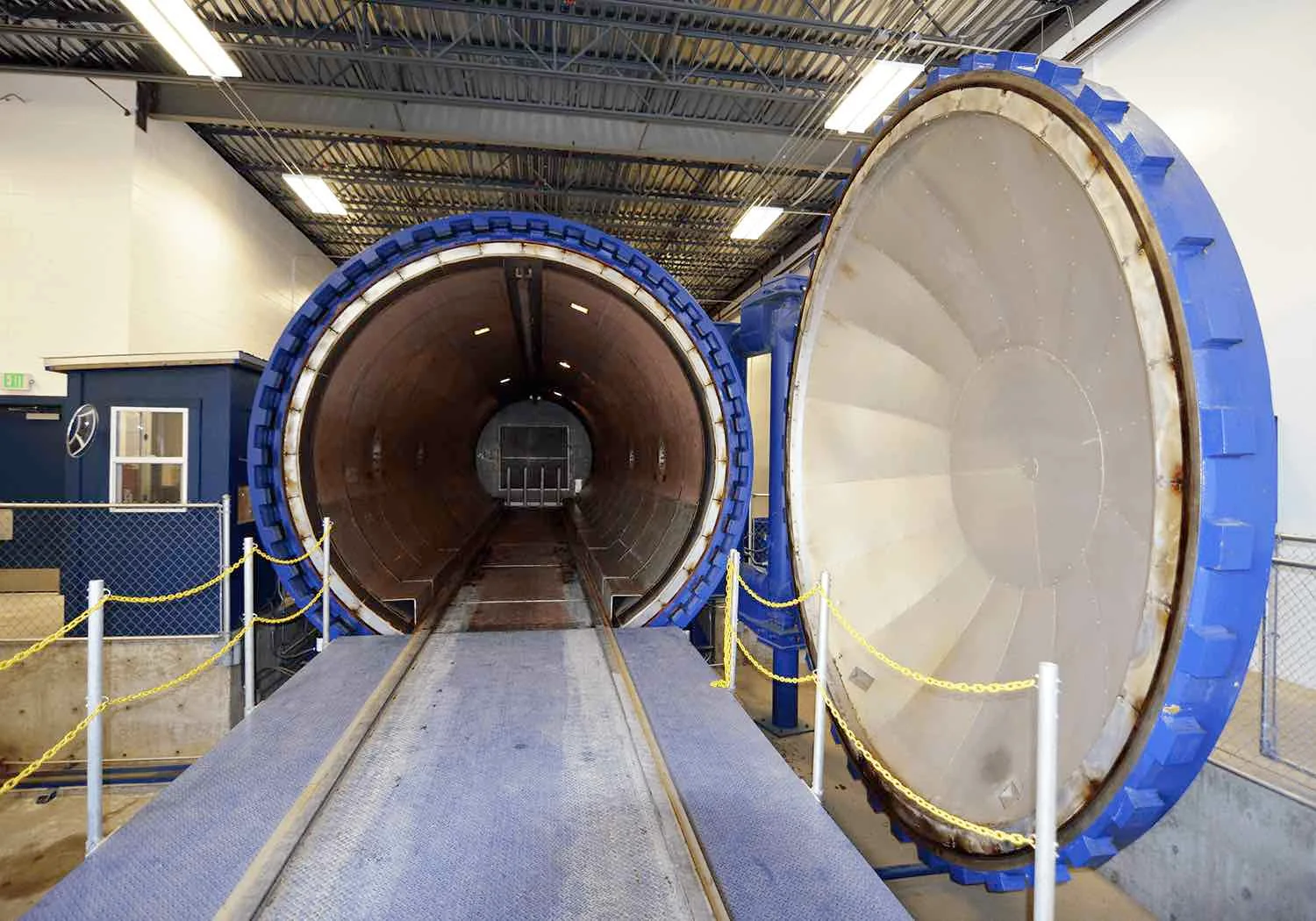 Large-scale Autoclave